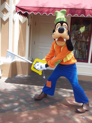 Illustration for article titled The Kingdom Hearts Keyblade Takes Disneyland
